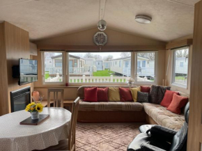 Lovely 3 Bedroom Caravan in South Cerney